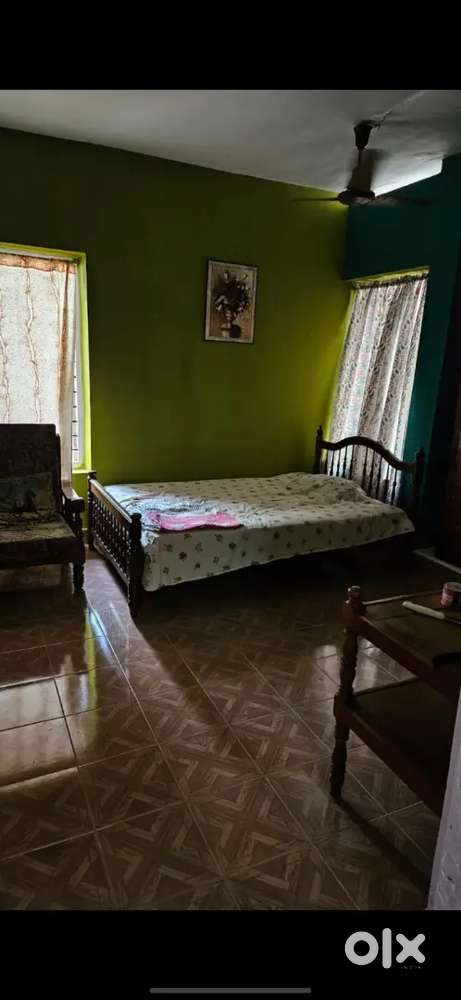 Couples pg sharing room