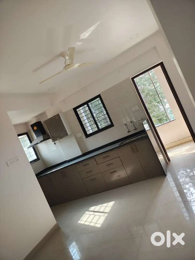 Comercial or residential 2bhk apartment available omkar nagar 18,000rs