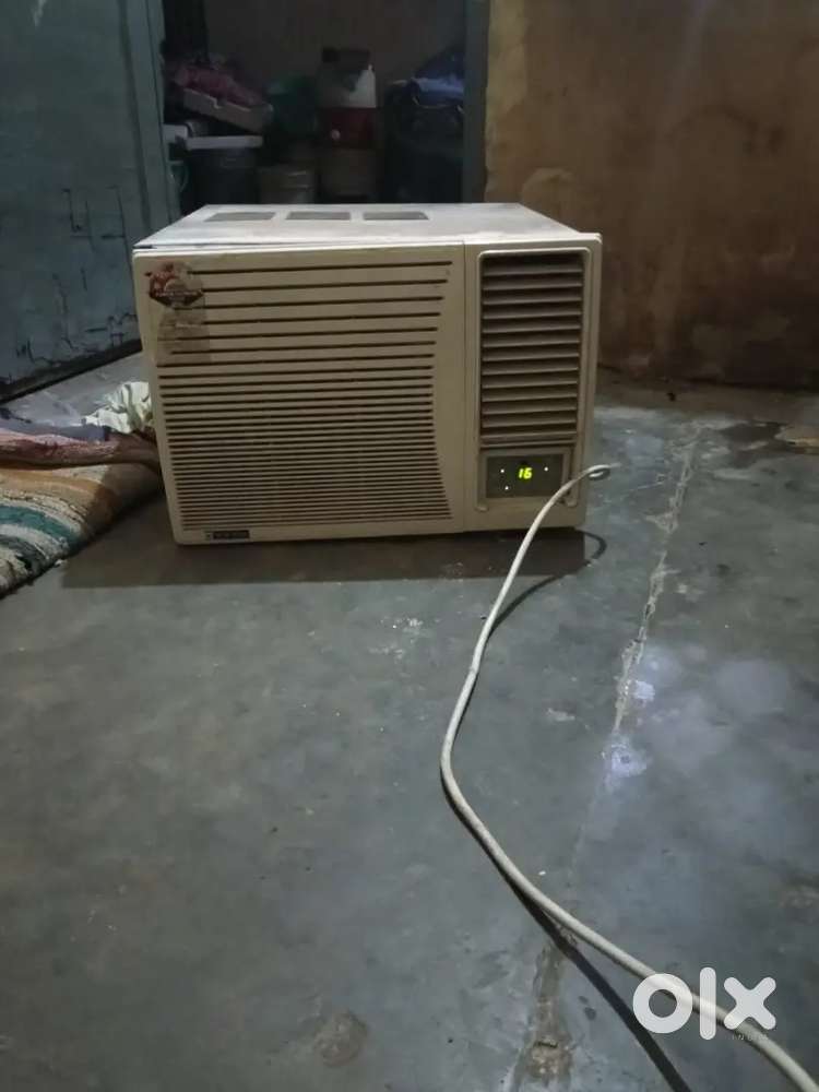 1ton blue star AC running condition