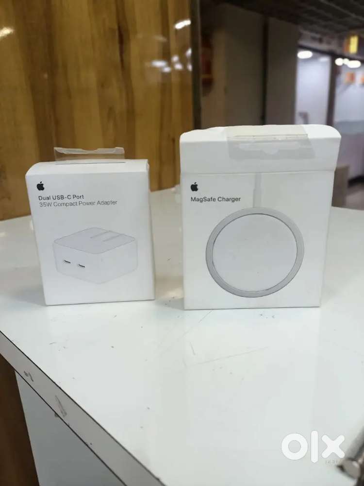 APPLE 35 WATTS POWER ADAPTER DUAL TYPE C PORT 
INTERNATIONAL PRODUCTS