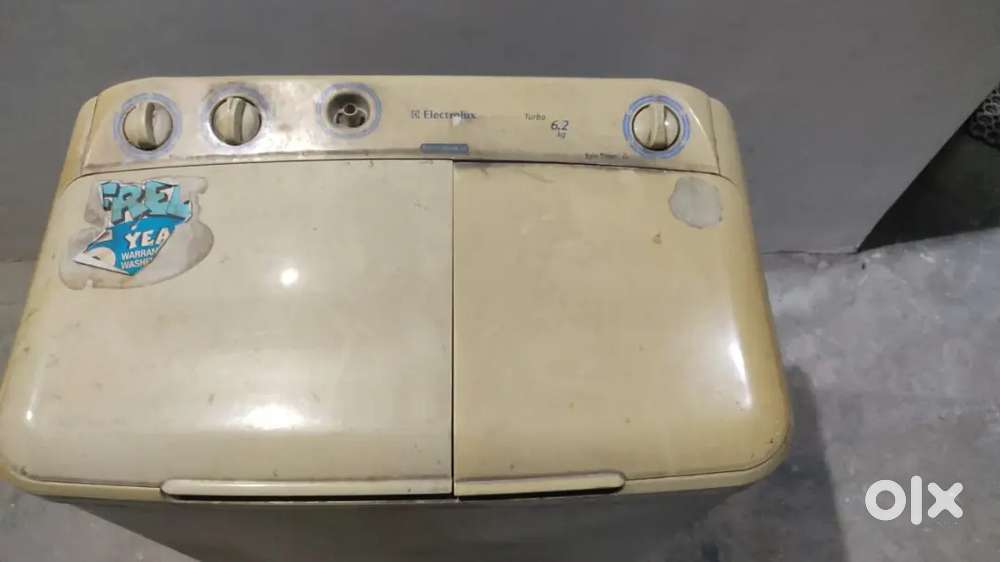 Electrolux seni-automatic Washing machine