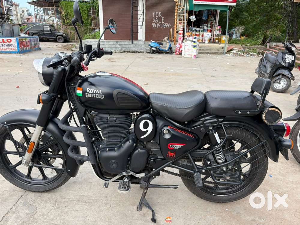 2023 Classic 350 Reborn Stealth Black