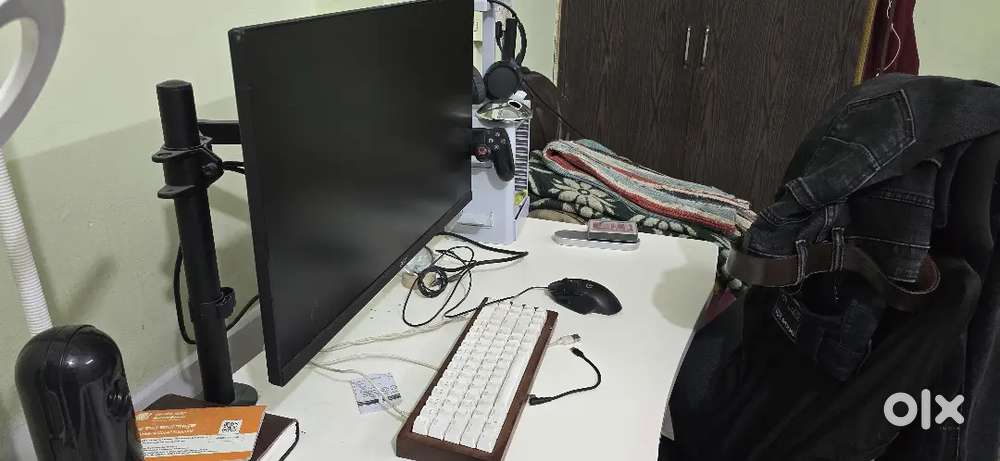 Monitor with dual monitor stand keyboard and mouse and gaming headphon