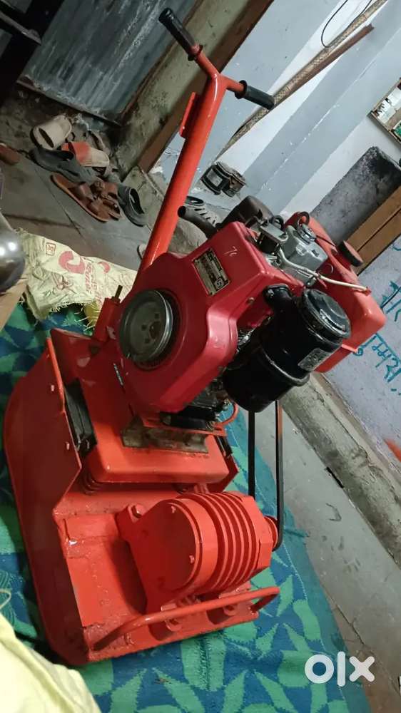 Plate compactor (dhummas machine)