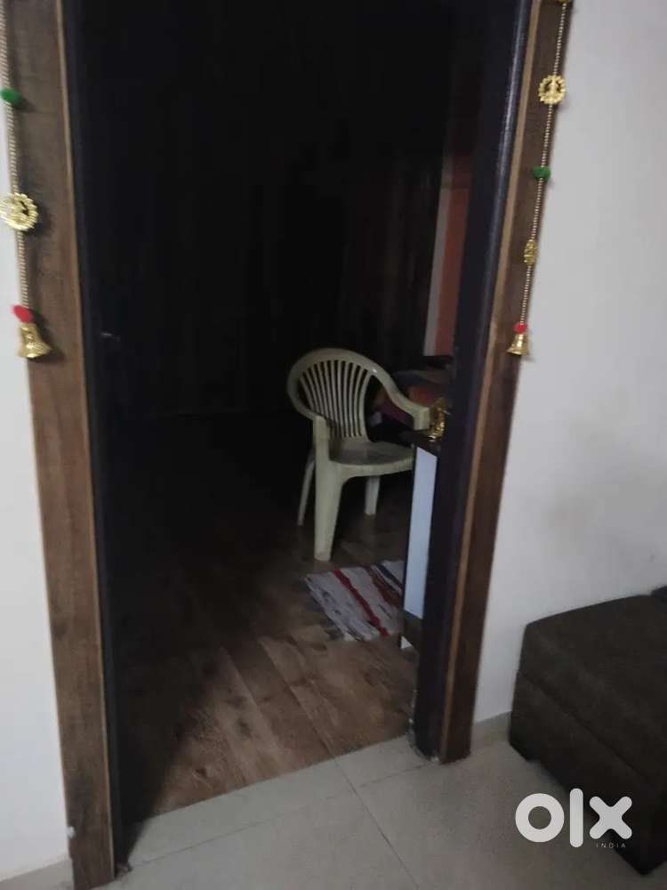 2 flat mates needed