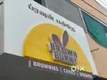 Cake shop service staff
