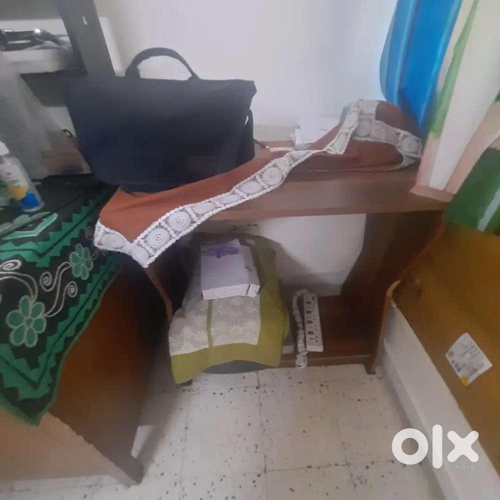 Computer table