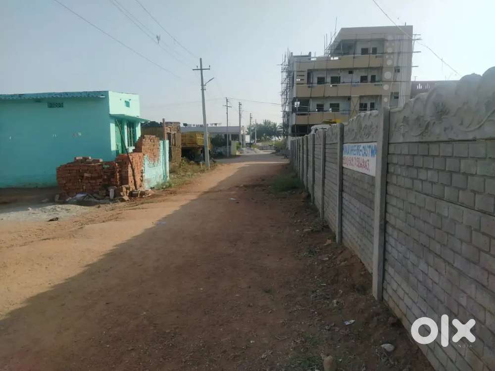 600 sqyds East facing plot available near Keesara