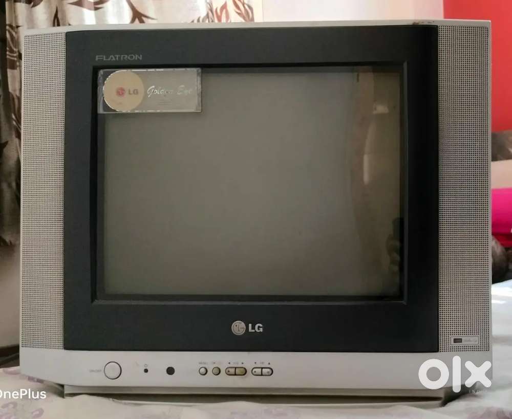 LG Flatron Golden Eye CRT TV – Reliable & Fully Functional