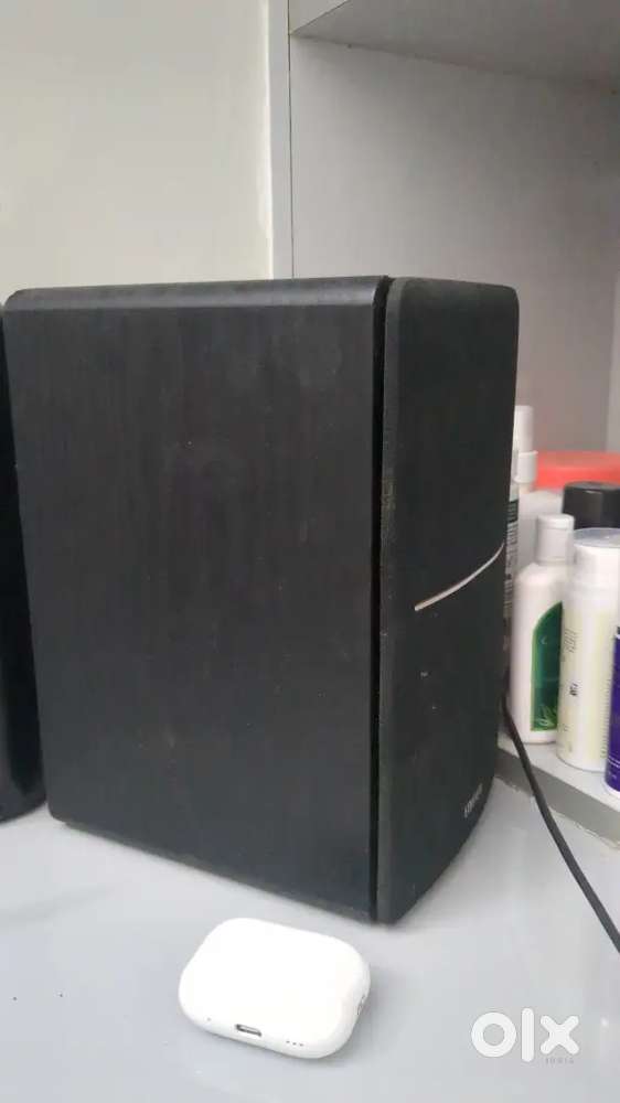 Edifer P12 2 way bluetooth speaker 2.1 Black colour