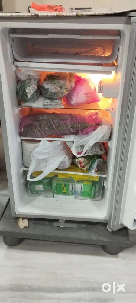 95 litre fridge along with stand-Kelvinator brand