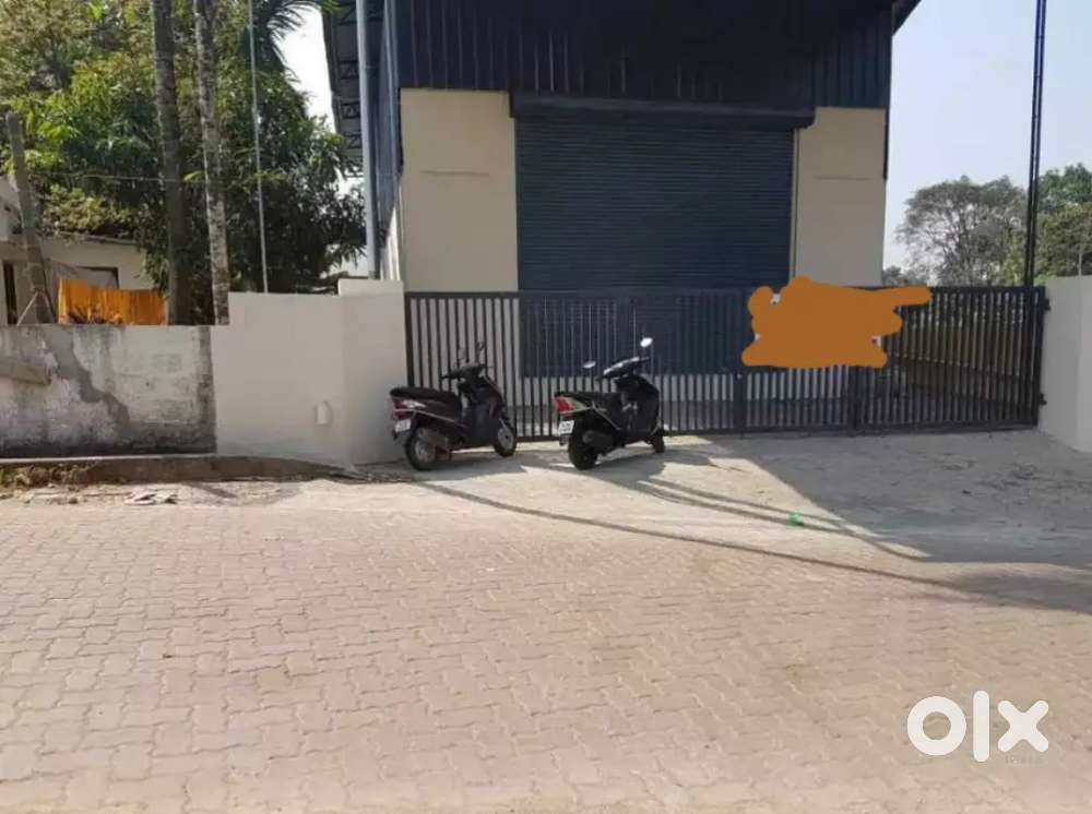 Aluva South Vazhakulam,3,250sqft godown for rent.