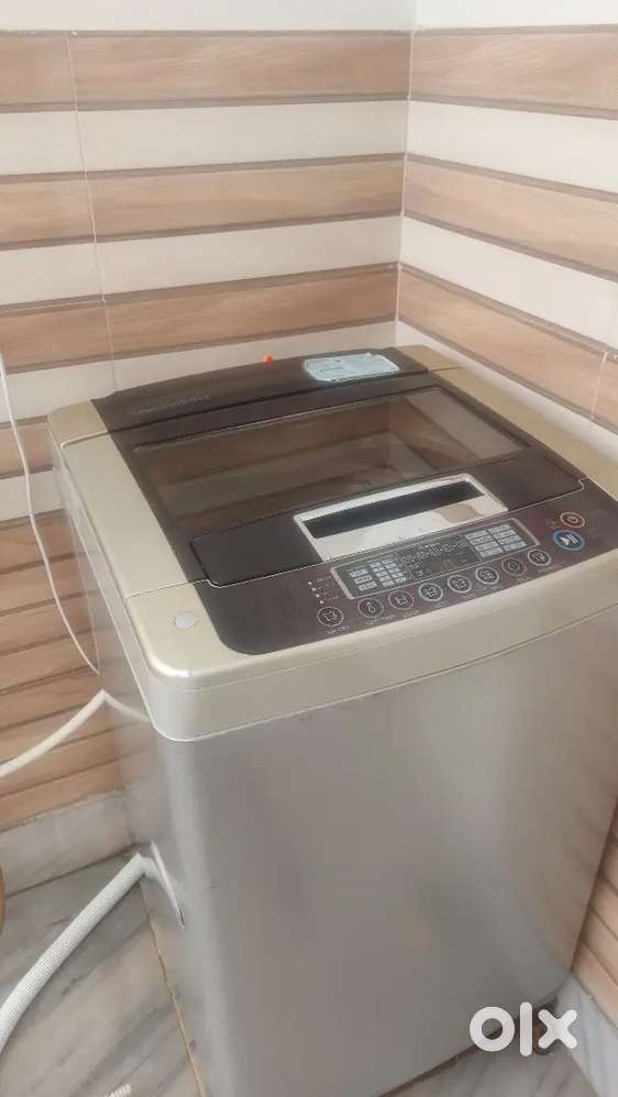 A good condition fully automatic washing machine