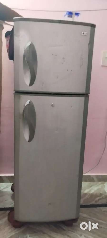 243 litters refrigerator running good condition LG company