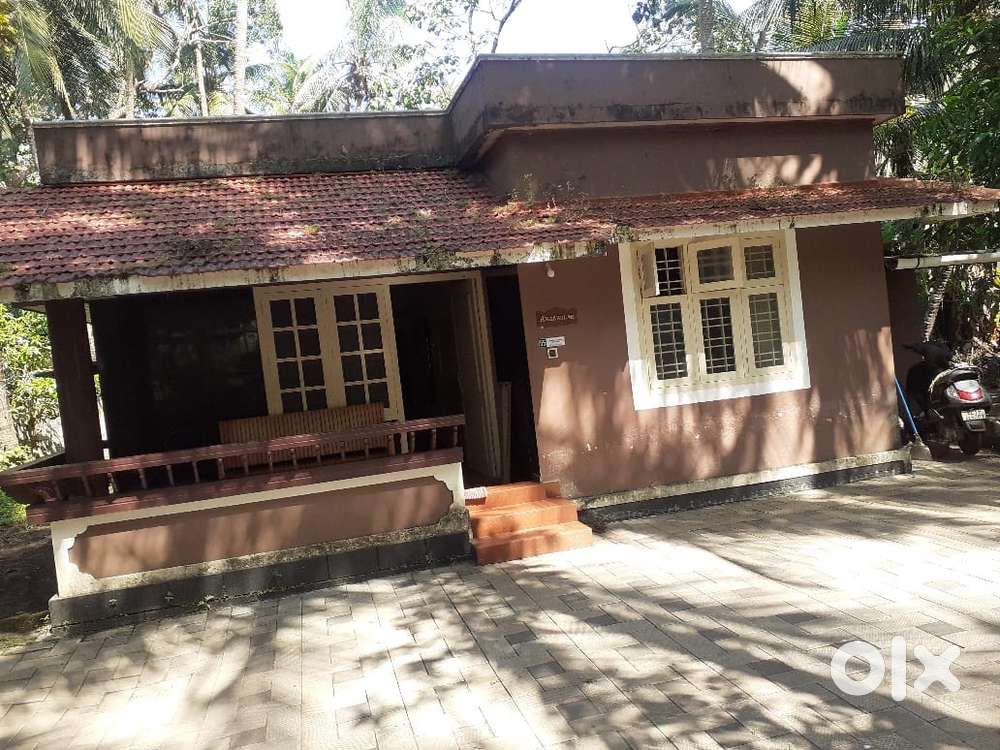 House & 11 cent plot behind Beypore high school