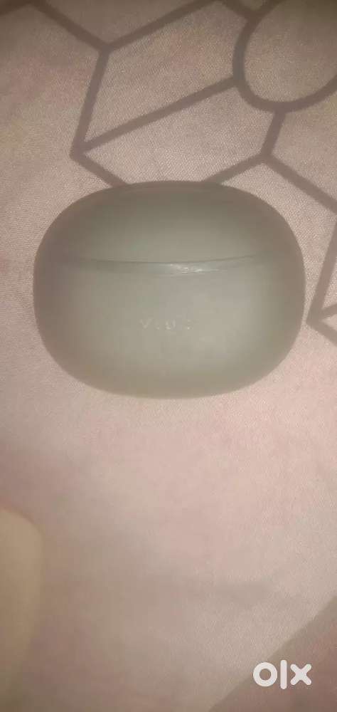 Airport hai badhiya airport Hai airport ke sath charger bhi de