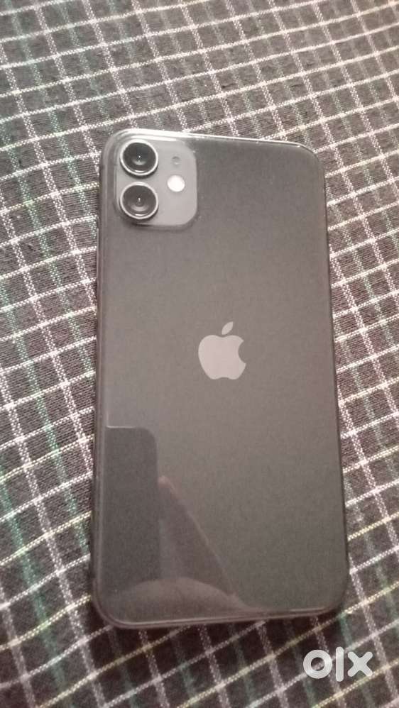 iPhone 11  128gb bikul okey hai dabba or charger ve mil  jaye gya