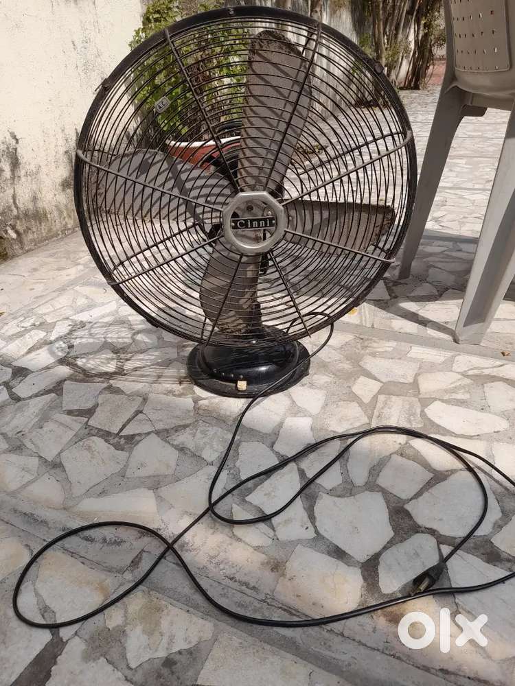 Cinni Table Fan Black color