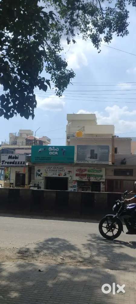 Commercial space 1400sqft in ground floor