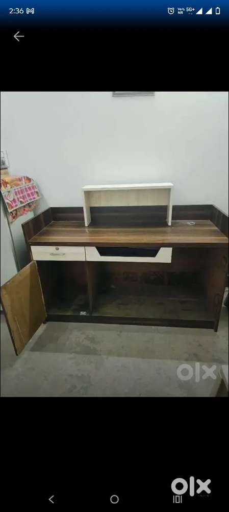 Computer table