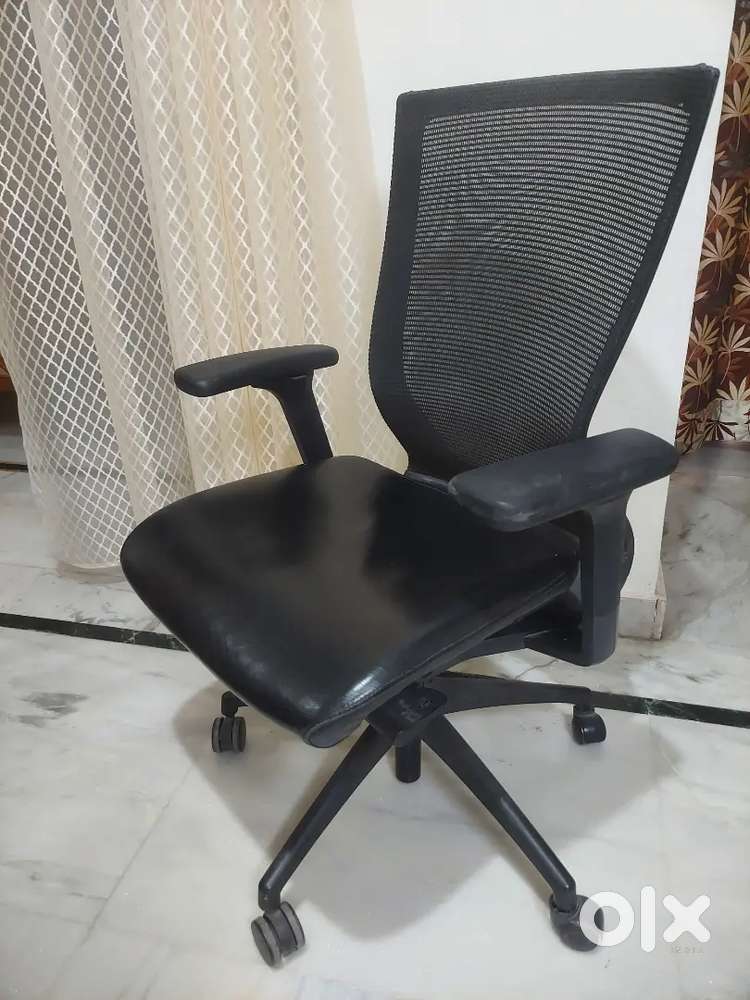 Executive premium imported leather seat office chairs 10 nos.