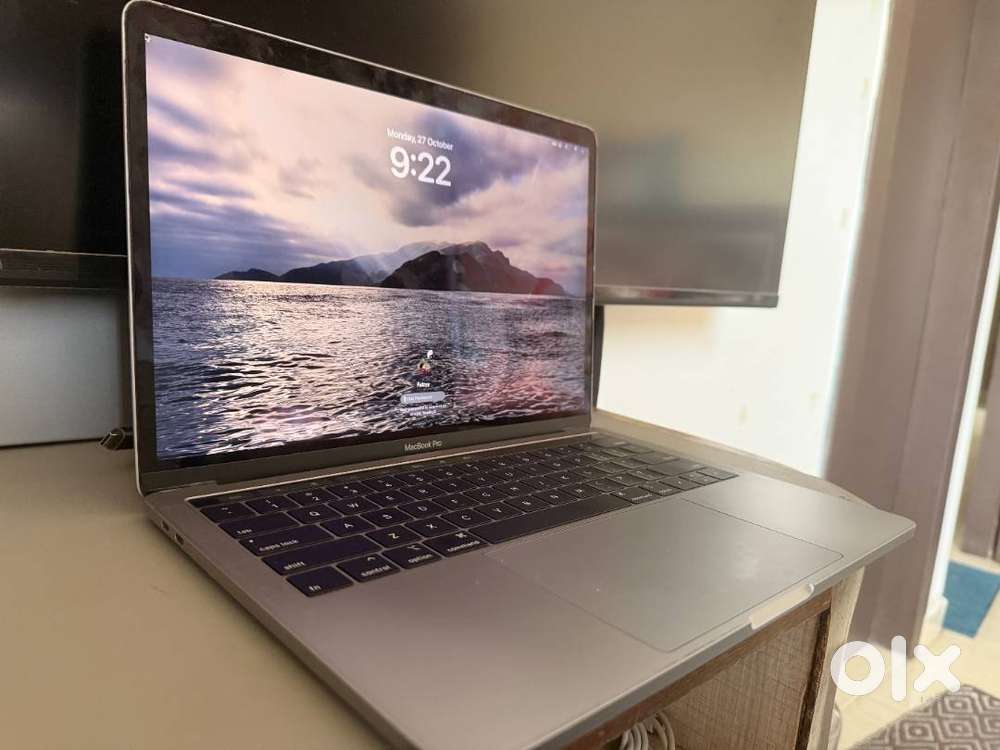 MacBook Pro (13-inch, 2019, Two Thunderbolt 3 ports)Touch Bar
