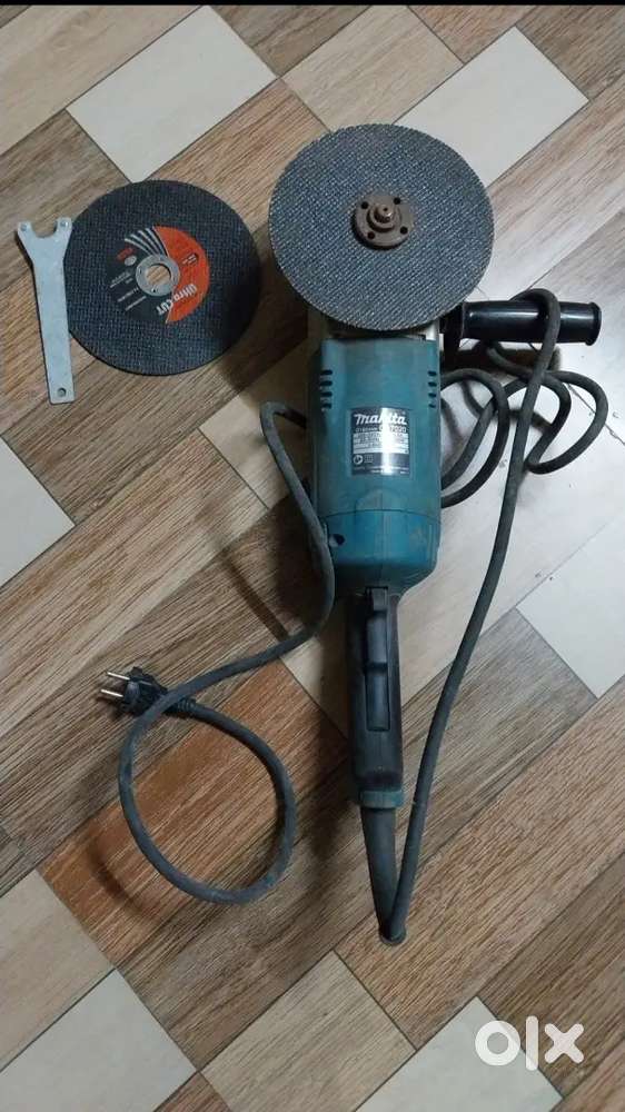 Makita GA7020 180mm Angle Grinder