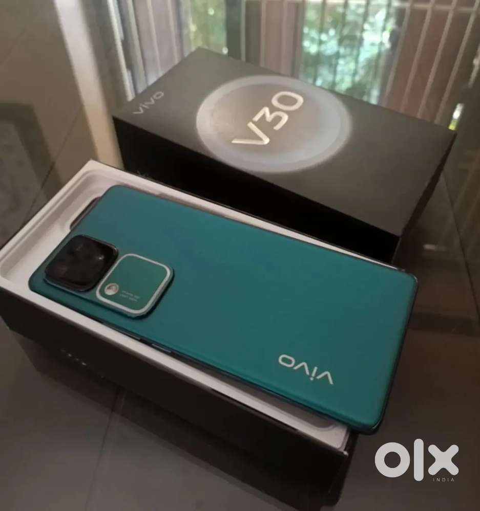 VIVO V30 REFURBISHED ( 8 GB RAM AND  128 GB STORAGE)