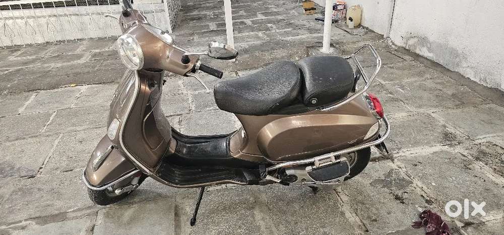 Vespa elegante 125 top model