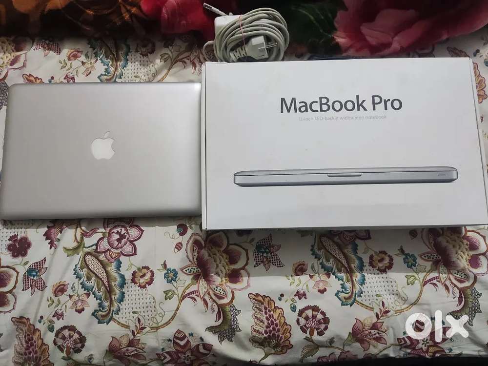 MACBOOK PRO FULL KIT IN MINT CONDITION