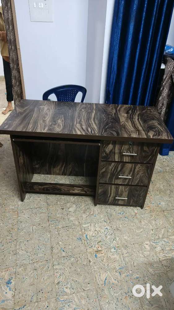 BRAND NEW MODEL COMPUTER TABLE OFFICE TABLE