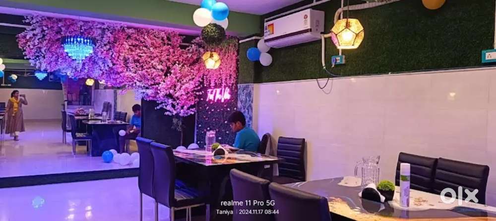High Quality Restaurant Dining Set with full decorations