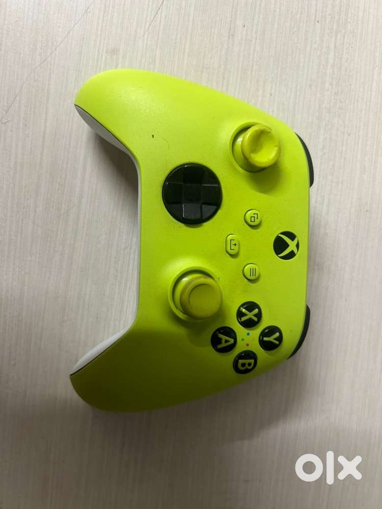 Xbox Series S - 512 GB with extra controller