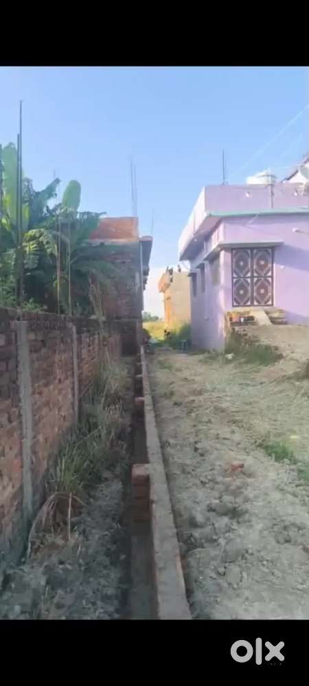 9 dhur Zameen hai airport ke nazdeek Best plot h Bondri wall ke sath