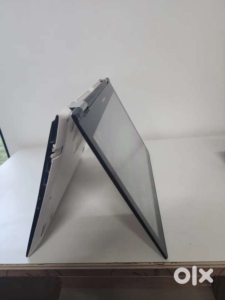 Hybrid (2-in-1) Convertible white
Intel Core i5 i5-5200U 2.2 GHz