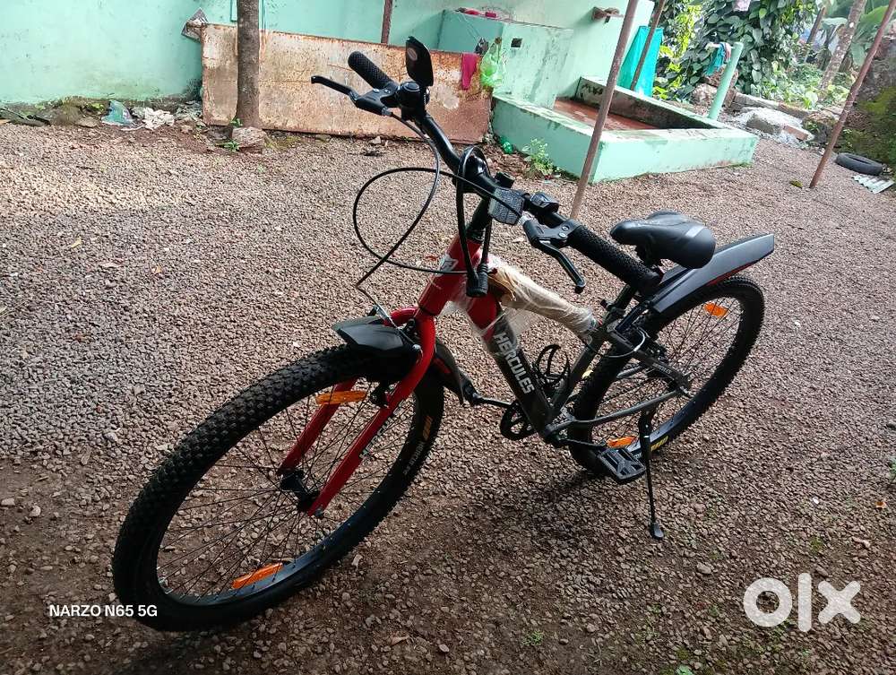 പുതിയ സൈ ക്കിൾ ഷോറൂമിൽ നിന്ന് ഇറക്കിയ സൈക്കിൾ ആണ്