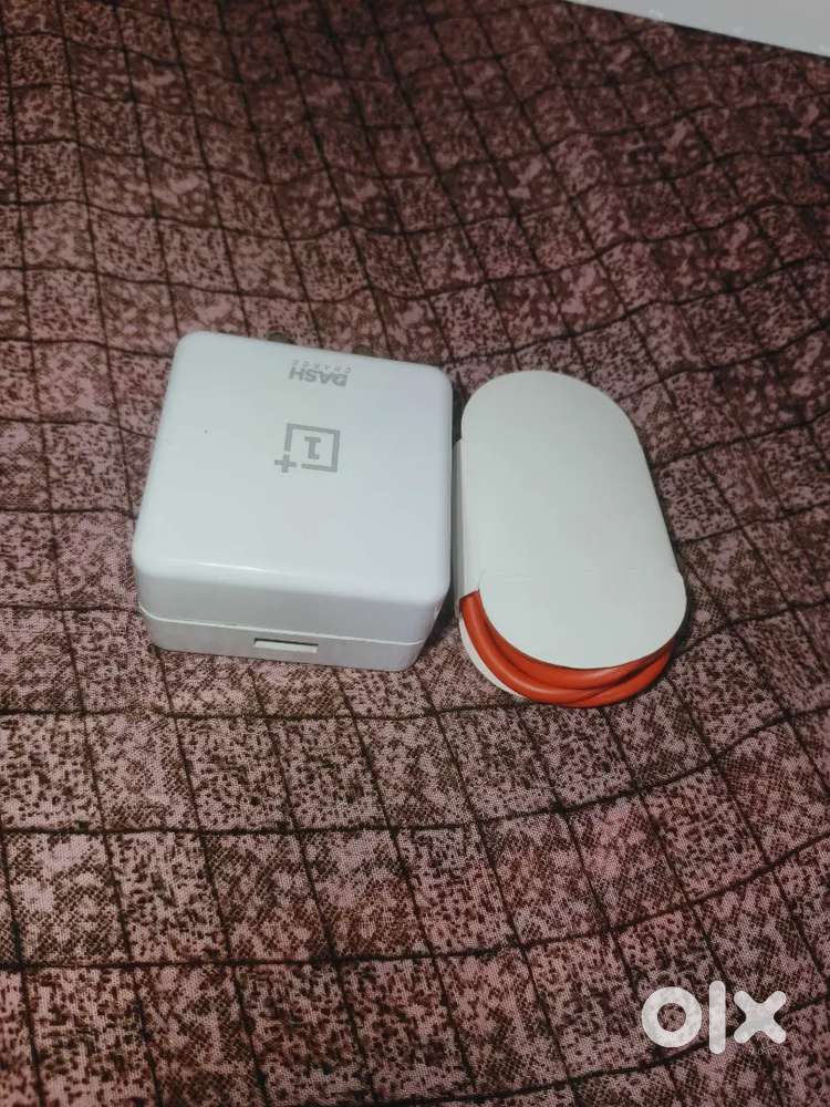 OnePlus 85 watt Dash Charger
