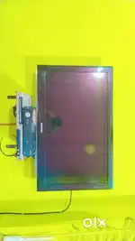 NEW SAMSUNG ORIGINAL 44 INCH TV 2018 VERY BEST CONDITION
