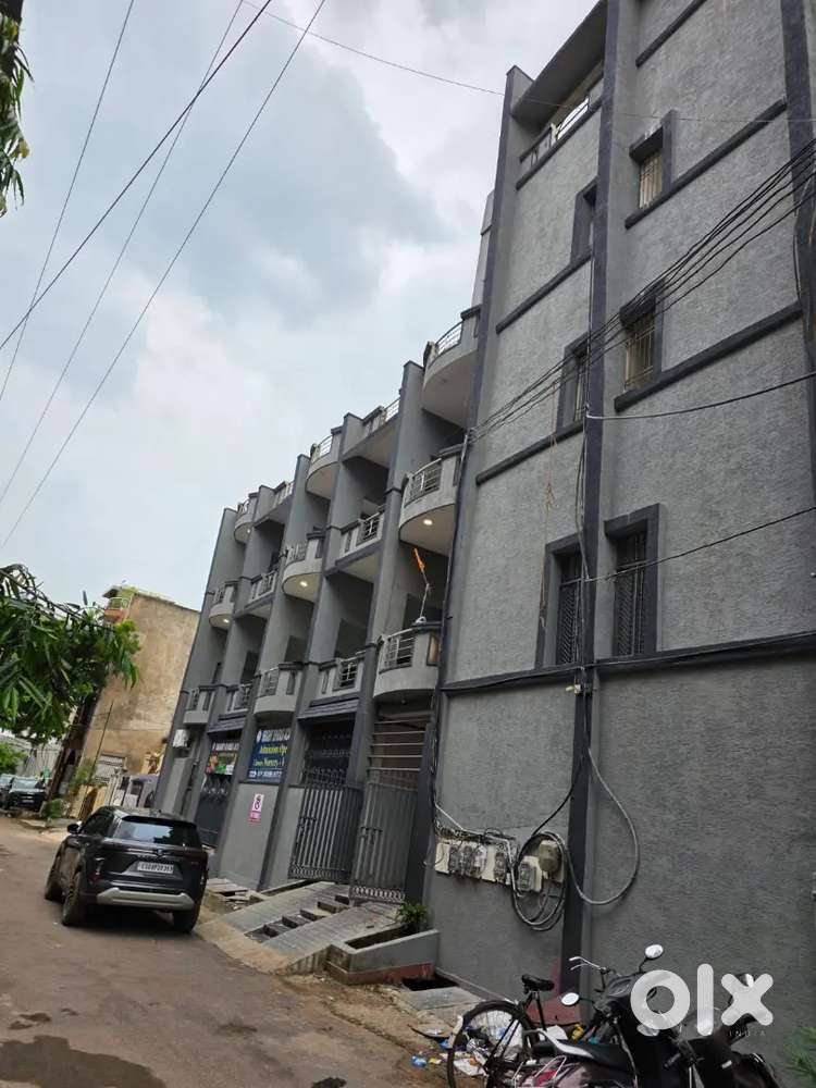 11000 sq ft 14 Bhk Space with Rented school at Mahaveer Nagar Raipur