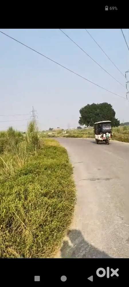 Main damar road corner plot available possession first then registery