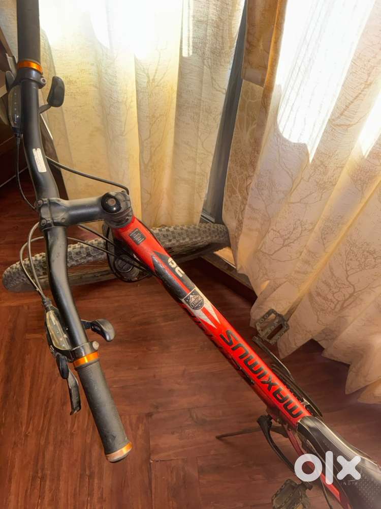 8 gears on right 3 gears on left