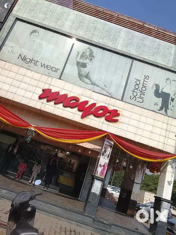 salesman and cashier required for