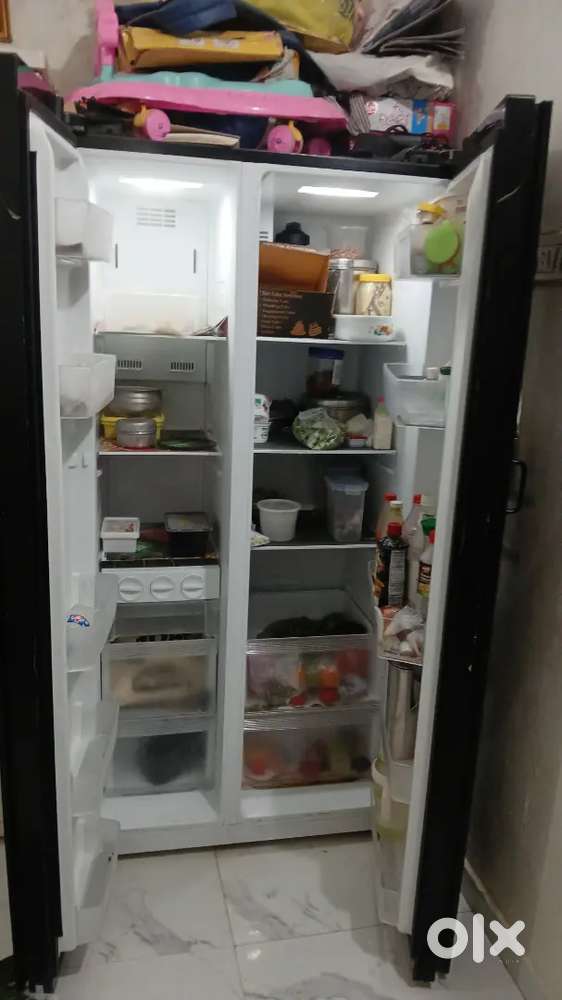 Kelvinator double door fridge with 9 years motor warranty