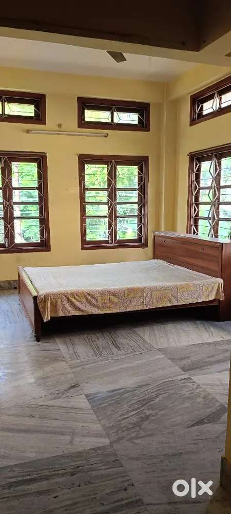 Fully independent tiles floor 2bhk couple friendly house zoo road