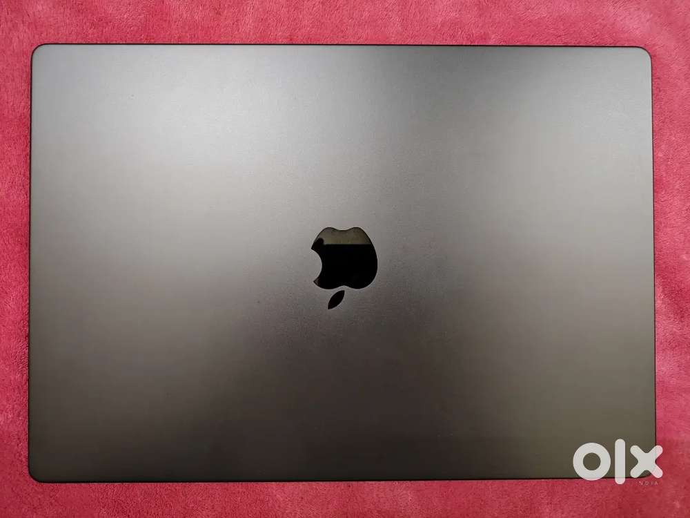 Apple macbook pro 16 inch M3 pro