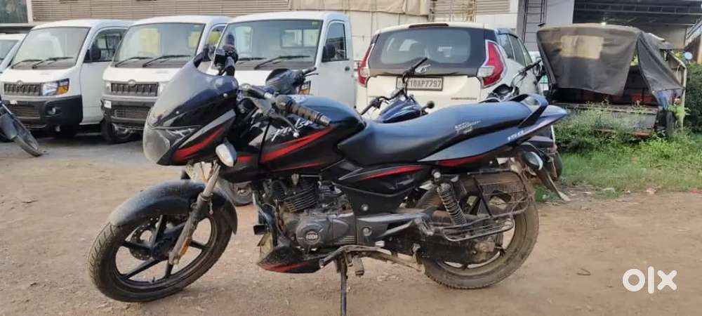 Pulsar 150 black red