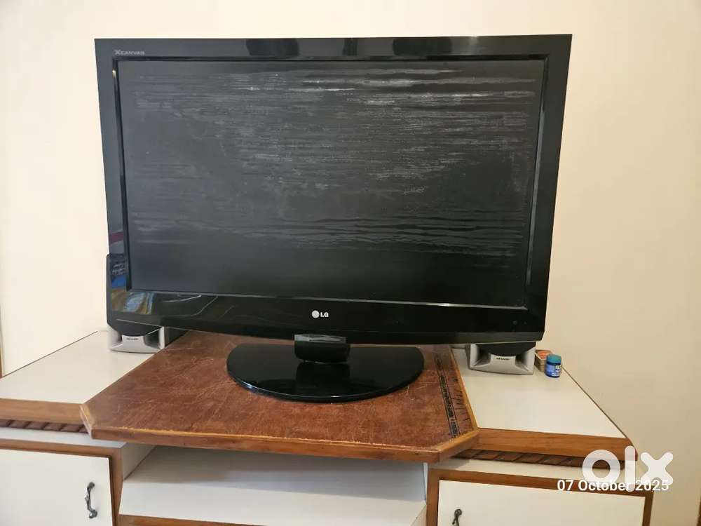LG 44 LCD TV
