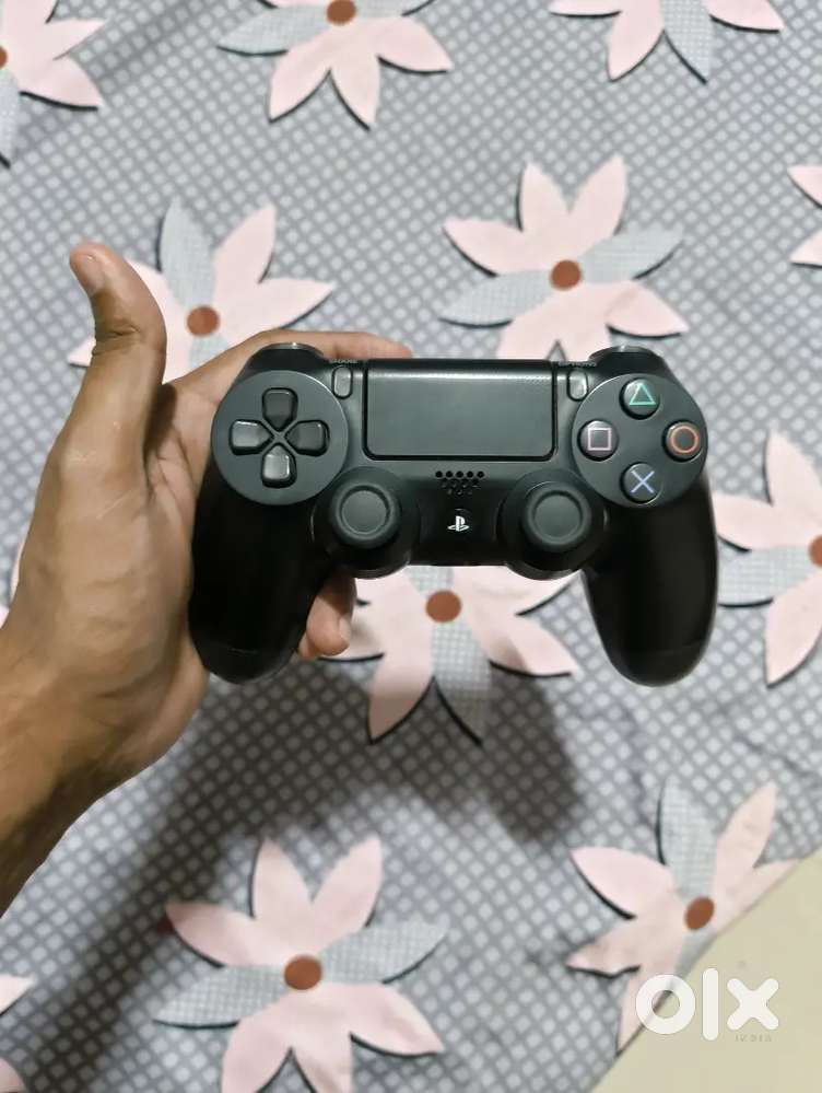 PS4 Slim 1TB Excellent Condition  10 Months  Warranty