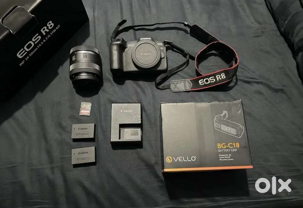 Canon EOS R8 Full-Frame Mirrorless Camera w RF24-50mm F4.5-6.3 IS Lens