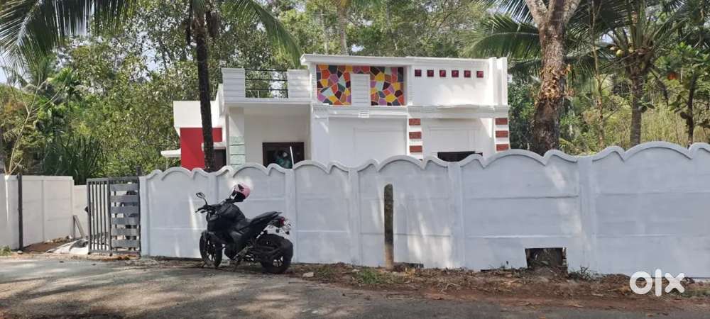 4.5സെന്റ് ചേർത്തല പോലീസ്staion പടിഞ്ഞാറു വശം 27ലക്ഷം ചോദിക്കുന്നു